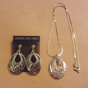 NWT Gold Earrings and Necklace Set